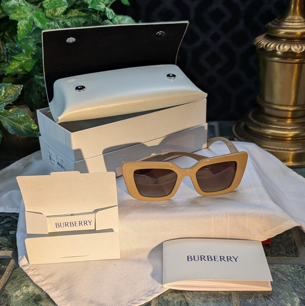 Burberry BE4476 3990/74 Beige Cat Eye Sunglasses NIB Italy Complete Set
